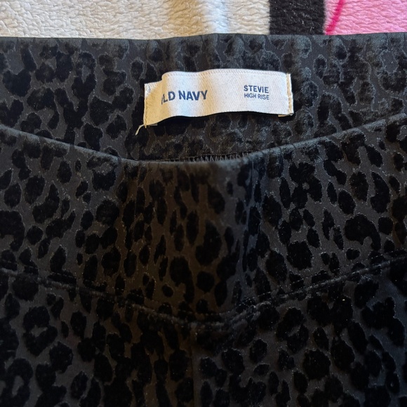 Old Navy STEVIE STYLE leopard print pant - Picture 2 of 3